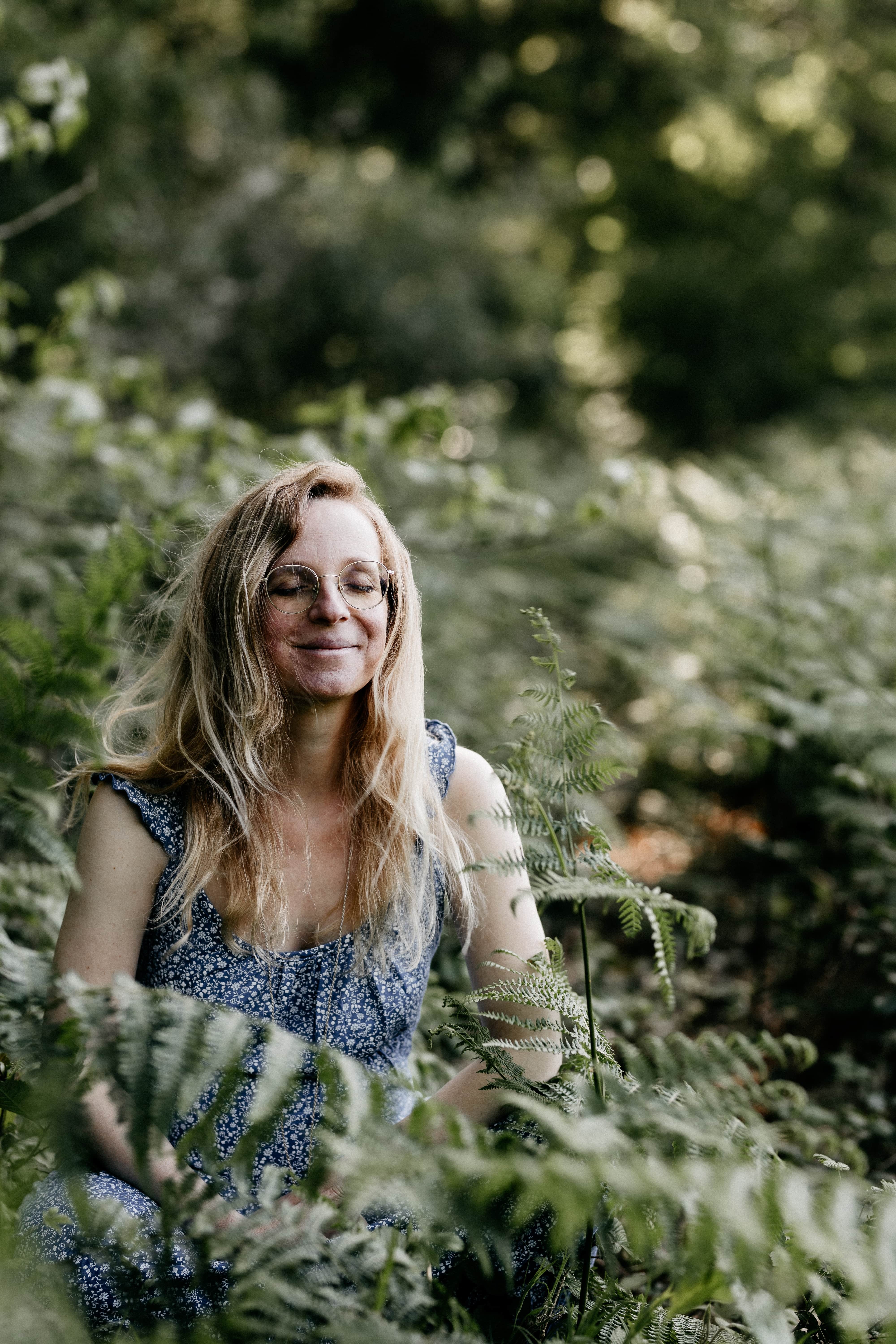 Portrait de Caroline Durand, thérapeute holistique.